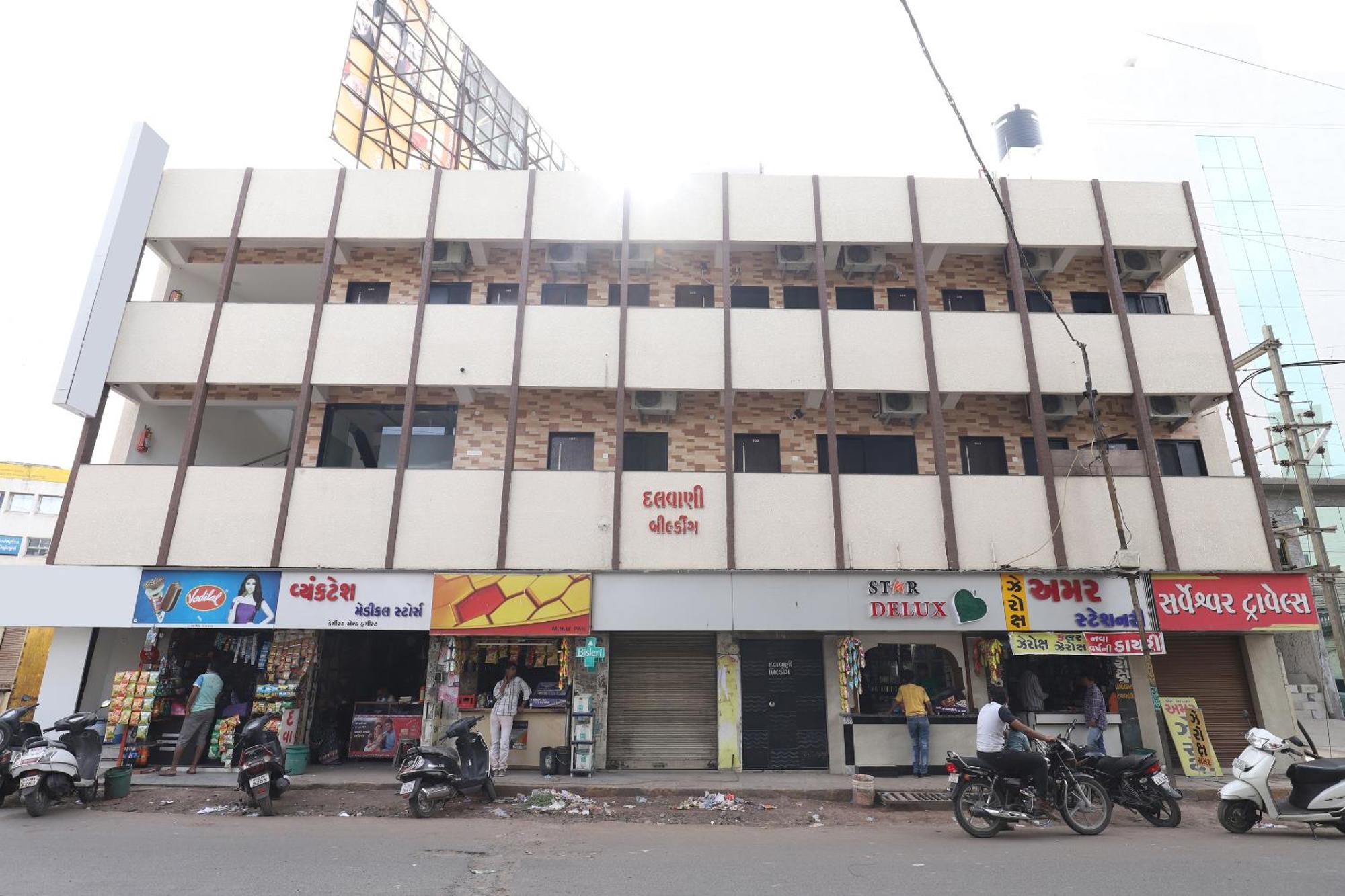 Nova Hotel Star Palace Rajkot Extérieur photo
