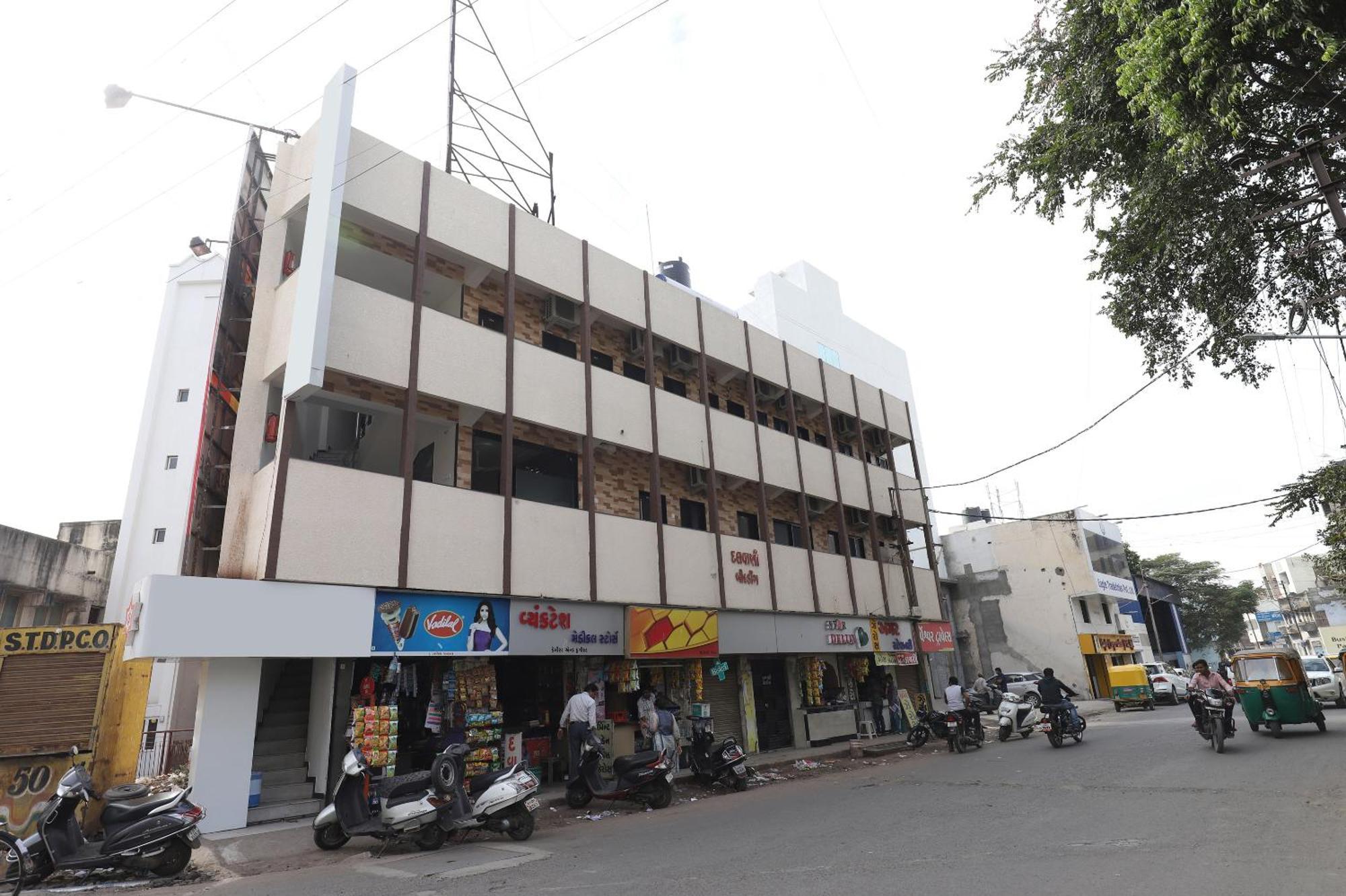 Nova Hotel Star Palace Rajkot Extérieur photo
