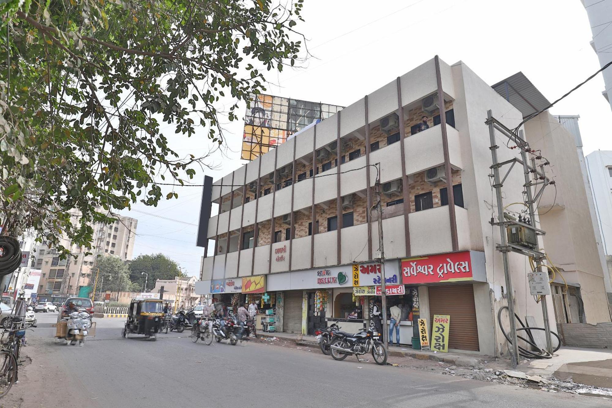 Nova Hotel Star Palace Rajkot Extérieur photo
