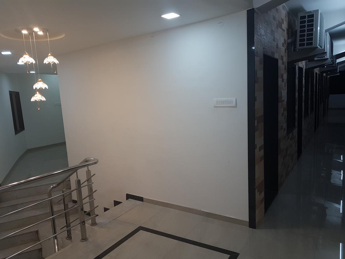 Nova Hotel Star Palace Rajkot Extérieur photo