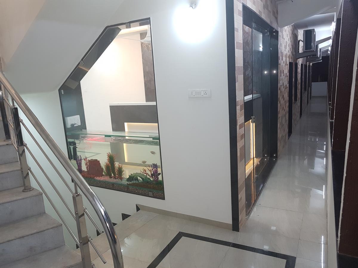 Nova Hotel Star Palace Rajkot Extérieur photo