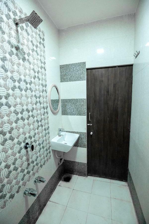Nova Hotel Star Palace Rajkot Extérieur photo