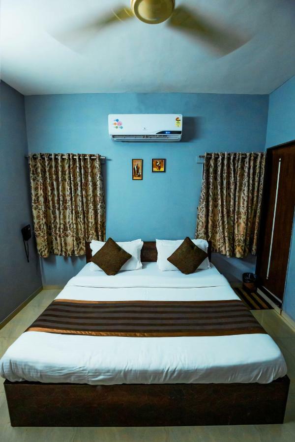 Nova Hotel Star Palace Rajkot Extérieur photo